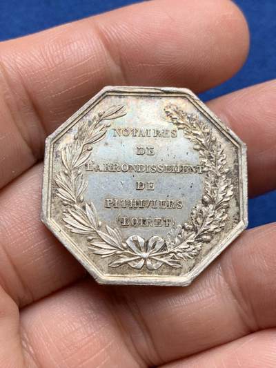 《竞宝斋》第485场 周日，周一，周二 3场连拍 （全场包邮）20级店铺 欢迎送拍 法国八角银章，皮蒂维耶斯公证人，16.02g，30.7mm，蜜蜂边铭