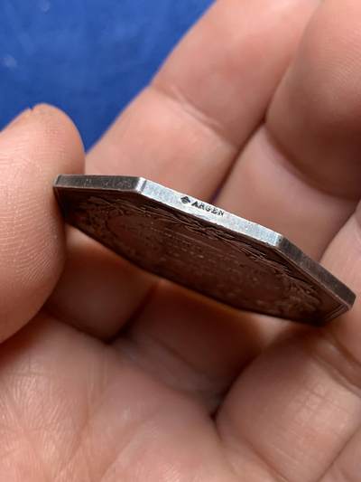 《竞宝斋》第485场 周日，周一，周二 3场连拍 （全场包邮）20级店铺 欢迎送拍 法国海上保险公司八角银质jeton，18.98g，36.1mm，蜜蜂边铭