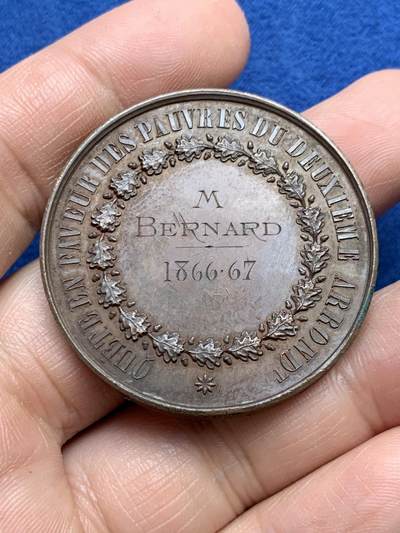 《竞宝斋》第485场 周日，周一，周二 3场连拍 （全场包邮）20级店铺 欢迎送拍 法国为第二区贫困居民募捐铜章，30.58g，41.5mm，蜜蜂边铭