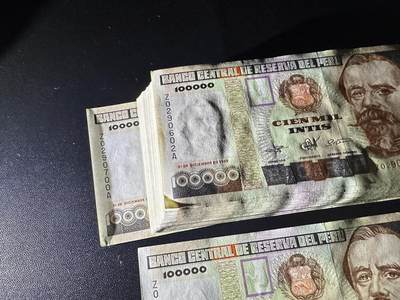 《外钞收藏家》第六百三十一期（五一假期场）（长期征集拍品、欢迎藏友们联系合作） 秘鲁10万面额 100张 第一张是补进去的 其他99张连号 UNC-