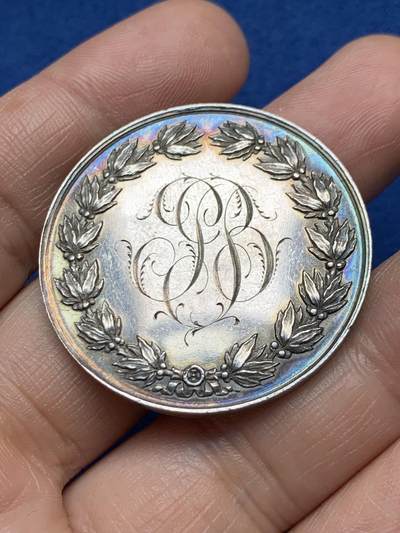 《竞宝斋》第485场 周日，周一，周二 3场连拍 （全场包邮）20级店铺 欢迎送拍 法国结婚纪念银章，22.67g，36.9mm，蜜蜂边铭