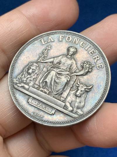 《竞宝斋》第485场 周日，周一，周二 3场连拍 （全场包邮）20级店铺 欢迎送拍 法国人寿保险公司纪念银章，22.15g，36.6mm，丰饶角银标。