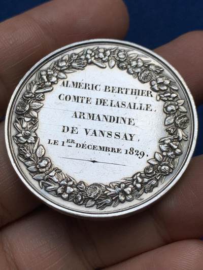 《竞宝斋》第485场 周日，周一，周二 3场连拍 （全场包邮）20级店铺 欢迎送拍 法国结婚纪念银章，33.55g，40.8mm，早期无边铭