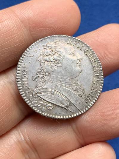 《竞宝斋》第485场 周日，周一，周二 3场连拍 （全场包邮）20级店铺 欢迎送拍 法国路易十六头像皇家科学院银质代币，7.97g，28.2mm