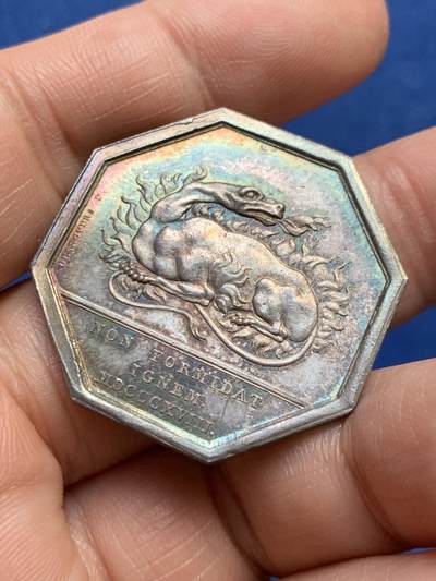 《竞宝斋》第485场 周日，周一，周二 3场连拍 （全场包邮）20级店铺 欢迎送拍 法国巴黎火灾互助保险公司八角银章代币，五彩避火兽小火龙，16.15g，33.6mm，早期无边铭