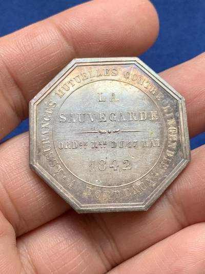 《竞宝斋》第485场 周日，周一，周二 3场连拍 （全场包邮）20级店铺 欢迎送拍 法国波尔多火灾保险公司八角银质代币，19.17g，35mm，手指边铭