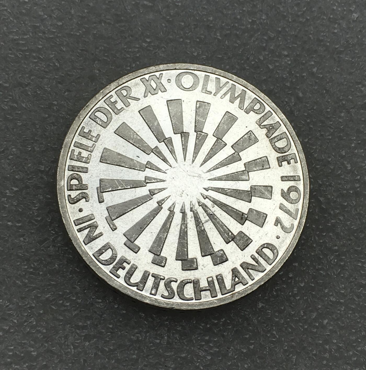 世界钱币专场拍卖 每周二开拍