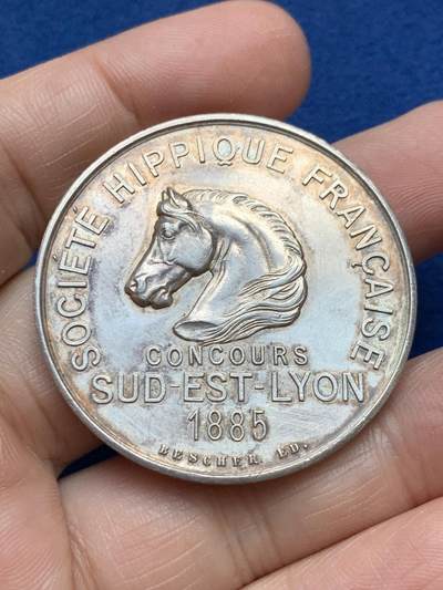 《竞宝斋》第485场 周日，周一，周二 3场连拍 （全场包邮）20级店铺 欢迎送拍 法国里昂马术协会银章，35.24g，41.5mm，丰饶角边铭