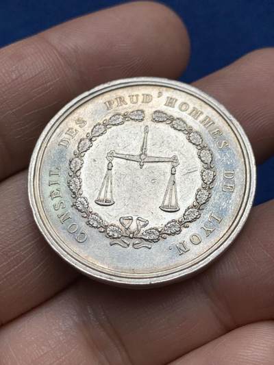 《竞宝斋》第485场 周日，周一，周二 3场连拍 （全场包邮）20级店铺 欢迎送拍 法国里昂工业法庭银质代币，14.85g，33.5mm，早期无边铭，边有轻磕