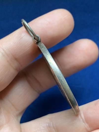 《竞宝斋》第485场 周日，周一，周二 3场连拍 （全场包邮）20级店铺 欢迎送拍 1905年法国音乐节银质纪念章 31.45克 40.2mm 菱形银标