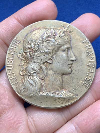 《竞宝斋》第485场 周日，周一，周二 3场连拍 （全场包邮）20级店铺 欢迎送拍 法国由奥恩省议员班萨尔·德布瓦先生赠送的镀金银章，65.1g，50.1mm，丰饶角边铭