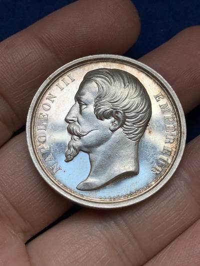 《竞宝斋》第485场 周日，周一，周二 3场连拍 （全场包邮）20级店铺 欢迎送拍 法国帝国历史著作委员会银质代币，20.00g，34.7mm，手指边铭