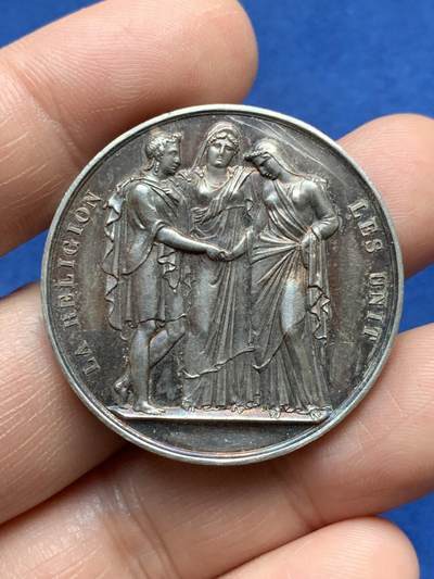 《竞宝斋》第485场 周日，周一，周二 3场连拍 （全场包邮）20级店铺 欢迎送拍 法国1872年结婚纪念银章，21.9g，36mm，船首银标。