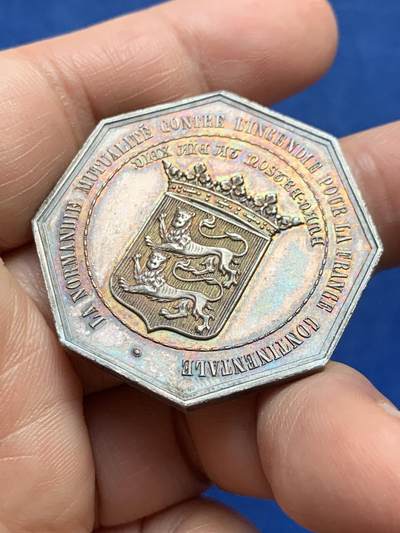 《竞宝斋》第485场 周日，周一，周二 3场连拍 （全场包邮）20级店铺 欢迎送拍 法国JETON银质八角，诺曼底火灾保险公司，大版，直径38毫米，重25.08克，边铭：蜜蜂