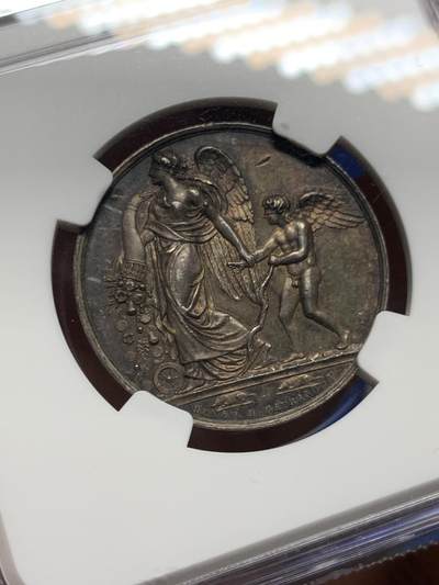 《竞宝斋》第485场 周日，周一，周二 3场连拍 （全场包邮）20级店铺 欢迎送拍 NGC MS62 法国双面神雅努斯婚姻爱情题材银质jeton，命运之神摩伊赖牵着丘比特：爱情被命运牵着，蒙住了眼睛