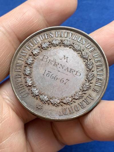 《竞宝斋》第485场 周日，周一，周二 3场连拍 （全场包邮）20级店铺 欢迎送拍 法国为第二区贫困居民募捐铜章，30.58g，41.5mm，蜜蜂边铭