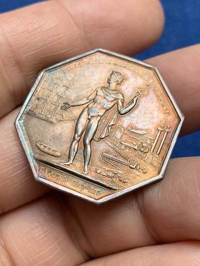 《竞宝斋》第485场 周日，周一，周二 3场连拍 （全场包邮）20级店铺 欢迎送拍 法国波尔多商业经纪人八角银质jeton，12.31g，30.3mm，蜜蜂边铭