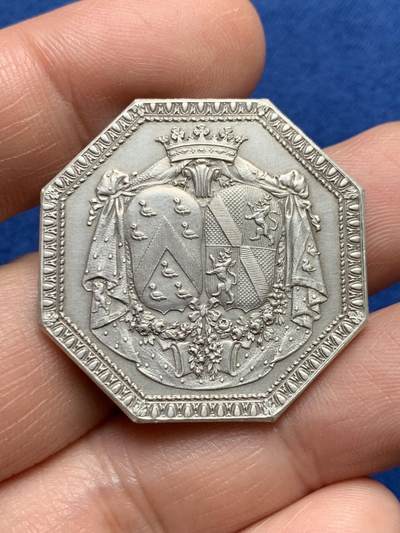 《竞宝斋》第485场 周日，周一，周二 3场连拍 （全场包邮）20级店铺 欢迎送拍 法国八角银章，“三个小天使”皇家婚姻，16.5g，33.2mm，丰饶角2argent边铭