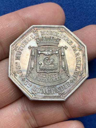 《竞宝斋》第485场 周日，周一，周二 3场连拍 （全场包邮）20级店铺 欢迎送拍 法国八角银质代币，巴黎火灾保险公司，19.25g，35.6mm，1842-1845船首边铭