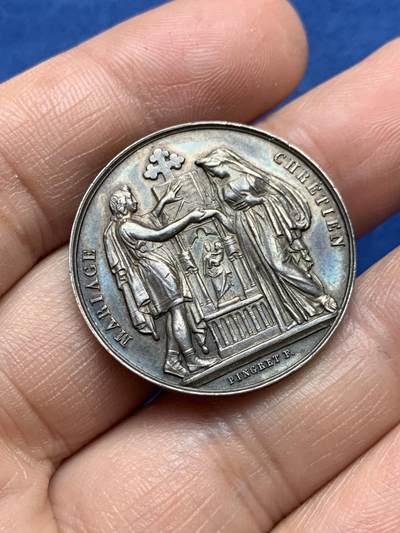 《竞宝斋》第485场 周日，周一，周二 3场连拍 （全场包邮）20级店铺 欢迎送拍 法国结婚纪念银章，12.4g，30mm，手指边铭