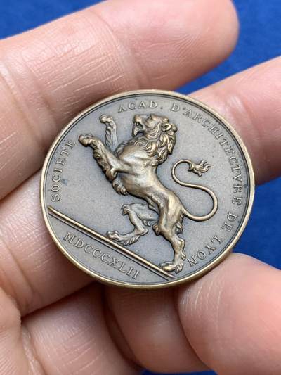 《竞宝斋》第485场 周日，周一，周二 3场连拍 （全场包邮）20级店铺 欢迎送拍 法国里昂建筑师协会铜质代币，建筑师菲利贝尔·德洛姆肖像，14.15g，30.5mm，丰饶角边铭