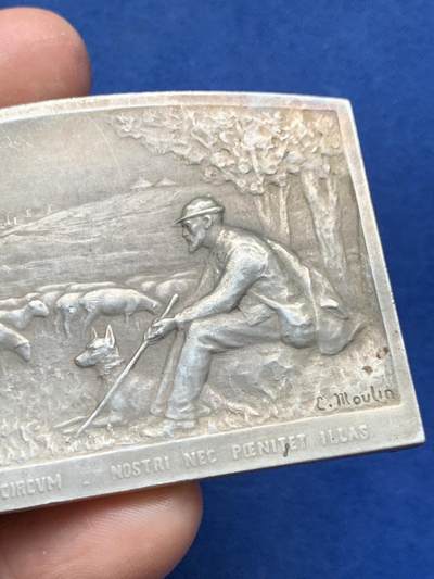 《竞宝斋》第485场 周日，周一，周二 3场连拍 （全场包邮）20级店铺 欢迎送拍 法国C.Moulin马恩河之友协会纪念银牌，编号71，106.2g，46.8*67.2mm，丰饶角1argent边铭