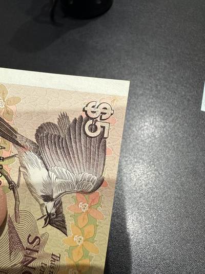《外钞收藏家》第六百三十一期（五一假期场）（长期征集拍品、欢迎藏友们联系合作） 新加坡鸟版5元全新角不绝 轻微潮+花版5元全新荧光轻微不绝
