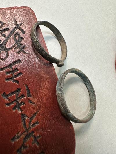 清-民国-建国｜老铜器专场.伍 宋辽契丹范铸素面老铜戒指一对