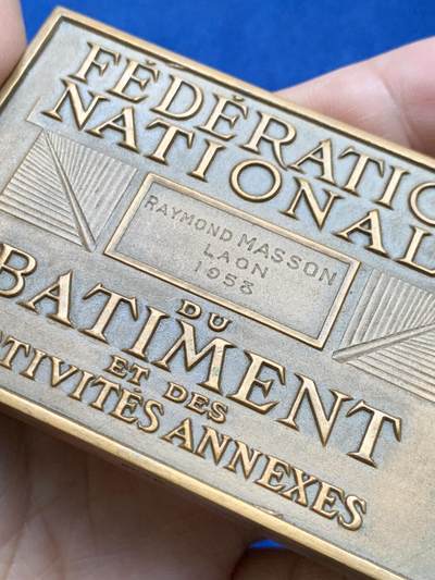 《竞宝斋》第485场 周日，周一，周二 3场连拍 （全场包邮）20级店铺 欢迎送拍 法国国家建筑联合会铜章，带原盒，199.8g，56*81mm，丰饶角边铭