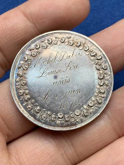 《竞宝斋》第485场 周日，周一，周二 3场连拍 （全场包邮）20级店铺 欢迎送拍 法国1872年结婚纪念银章，21.9g，36mm，船首银标。