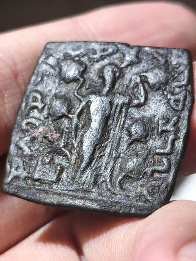 星盘世界钱币 5.2年度精品币大拍 一周年抽奖活动 极其稀有！印度-斯基泰王国 阿泽斯铜方，约公元前58 - 12年 铜币正面：希腊文铭文 ΒΑΣΙΛΕΩΣ ΒΑ/ΣΙΛΕΩΝ ΜΕ/ΓΑΛΟΥ / ΑΖΟΥ,，海神波塞冬正面站立，右手持三叉戟 背面药叉女神