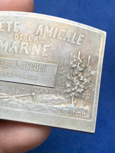 《竞宝斋》第485场 周日，周一，周二 3场连拍 （全场包邮）20级店铺 欢迎送拍 法国C.Moulin马恩河之友协会纪念银牌，编号71，106.2g，46.8*67.2mm，丰饶角1argent边铭