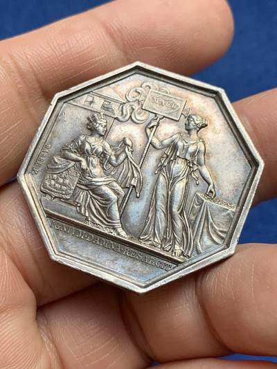 《竞宝斋》第485场 周日，周一，周二 3场连拍 （全场包邮）20级店铺 欢迎送拍 法国巴黎火灾互助保险公司八角银质jeton，23.27g，35.8mm，手指边铭