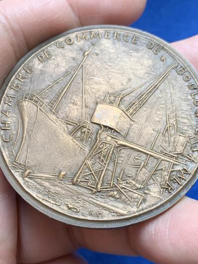 《竞宝斋》第485场 周日，周一，周二 3场连拍 （全场包邮）20级店铺 欢迎送拍 法国布洛涅工商会纪念铜章 新艺术风格，高浮雕，52.4克，51.5mm