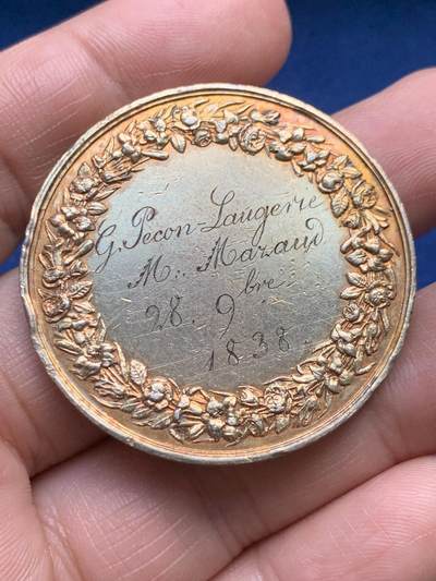 《竞宝斋》第485场 周日，周一，周二 3场连拍 （全场包邮）20级店铺 欢迎送拍 法国1838年婚礼镀金纪念银章，32g，41.3mm，油灯银标。