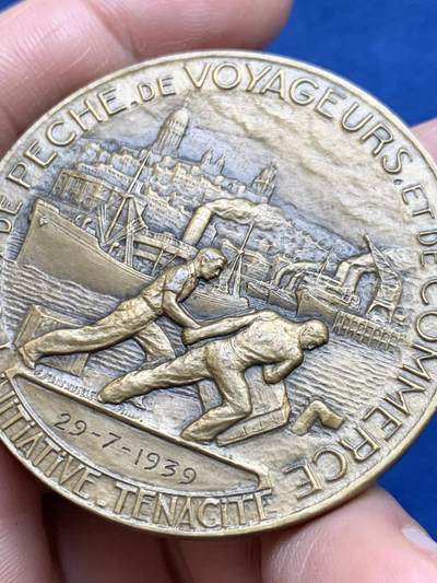 《竞宝斋》第485场 周日，周一，周二 3场连拍 （全场包邮）20级店铺 欢迎送拍 法国布洛涅尘世旅游商贸渔港成立纪念铜章 70.6克 49.6mm 丰饶角铜标边铭