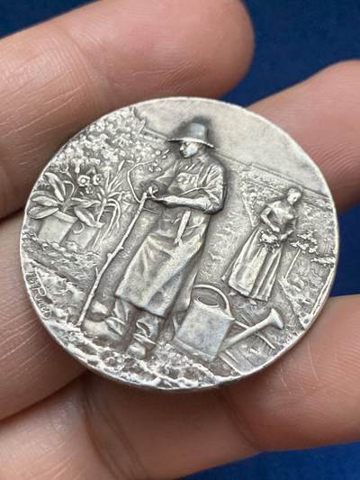 《竞宝斋》第485场 周日，周一，周二 3场连拍 （全场包邮）20级店铺 欢迎送拍 法国尚贝里园艺协会纪念银章 20.25克 35.5mm 丰饶角银标