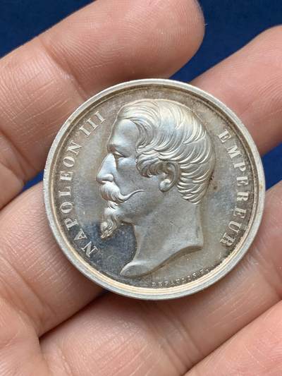 《竞宝斋》第485场 周日，周一，周二 3场连拍 （全场包邮）20级店铺 欢迎送拍 法国帝国历史著作委员会银质代币，20.00g，34.7mm，手指边铭