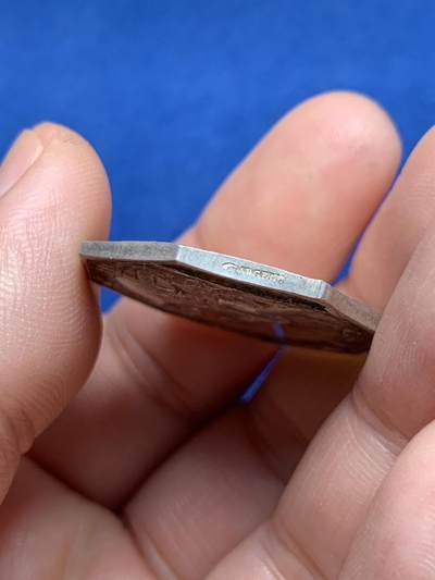 《竞宝斋》第485场 周日，周一，周二 3场连拍 （全场包邮）20级店铺 欢迎送拍 法国马赛中央银行八角银质代币，12.75g，30mm，手指边铭