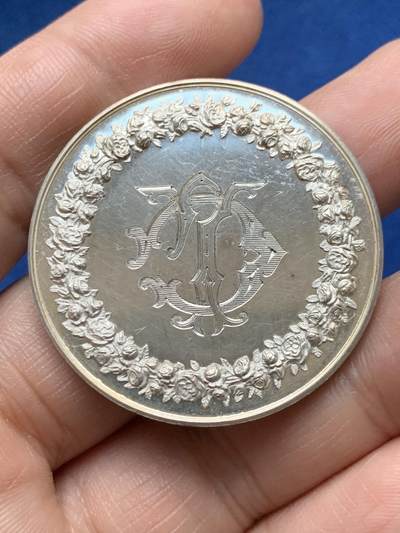 《竞宝斋》第485场 周日，周一，周二 3场连拍 （全场包邮）20级店铺 欢迎送拍 法国婚姻与爱情纪念银章，25.22g，39.1mm，蜜蜂边铭