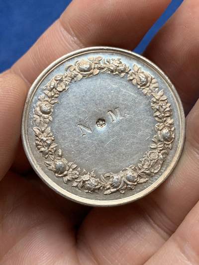 《竞宝斋》第485场 周日，周一，周二 3场连拍 （全场包邮）20级店铺 欢迎送拍 法国结婚纪念银章，16.22g，33.6mm，1879年仅铸造一年烟斗边铭