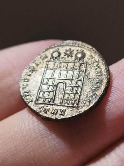 星盘世界钱币 5.2年度精品币大拍 一周年抽奖活动 极品！完全未流通君士坦提乌斯二世营地星光铜币，非常热门的品种，而且品相确实有目共睹了，非常犀利表面也很好