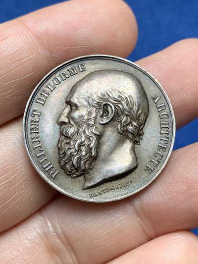 《竞宝斋》第485场 周日，周一，周二 3场连拍 （全场包邮）20级店铺 欢迎送拍 法国里昂建筑师协会银质代币，建筑师菲利贝尔·德洛姆肖像，13.83g，29.8mm，手指边铭，双面高浮雕