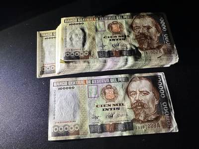 《外钞收藏家》第六百三十一期（五一假期场）（长期征集拍品、欢迎藏友们联系合作） 秘鲁10万面额 100张 第一张是补进去的 其他99张连号 UNC-