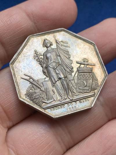 《竞宝斋》第485场 周日，周一，周二 3场连拍 （全场包邮）20级店铺 欢迎送拍 法国八角银质代币，巴黎贴现银行，19.68g，34.4mm，无边铭