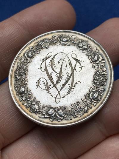 《竞宝斋》第485场 周日，周一，周二 3场连拍 （全场包邮）20级店铺 欢迎送拍 法国婚姻与爱情纪念银章，22g，36.8mm，蜜蜂边铭