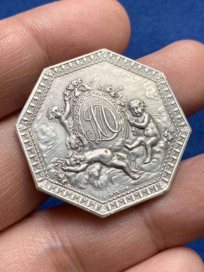 《竞宝斋》第485场 周日，周一，周二 3场连拍 （全场包邮）20级店铺 欢迎送拍 法国八角银章，“三个小天使”皇家婚姻，16.5g，33.2mm，丰饶角2argent边铭