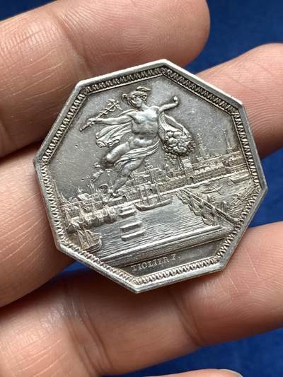 《竞宝斋》第485场 周日，周一，周二 3场连拍 （全场包邮）20级店铺 欢迎送拍 法国诺曼底鲁昂商会八角银质代币，17.37g，33.2mm，早期无边铭