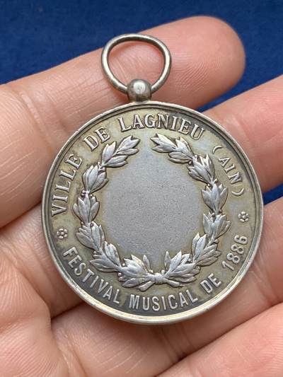 《竞宝斋》第485场 周日，周一，周二 3场连拍 （全场包邮）20级店铺 欢迎送拍 法国三女神音乐节纪念银章 16.6克 36.6mm