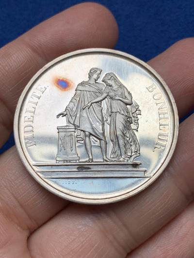 《竞宝斋》第485场 周日，周一，周二 3场连拍 （全场包邮）20级店铺 欢迎送拍 法国婚姻与爱情纪念银章，25.22g，39.1mm，蜜蜂边铭